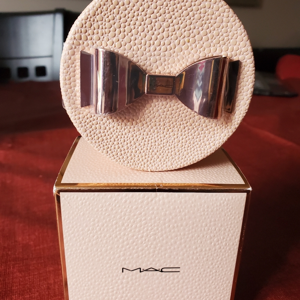 *LIMITED EDITION * BNIB MAC Silver Dusk Powder